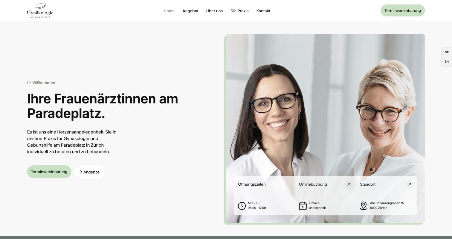 Startseite der Gynäkologie am Paradeplatz in Zürich mit Porträt der beiden Ärztinnen und Infokarte mit Öffnungszeiten und Onlinebuchung