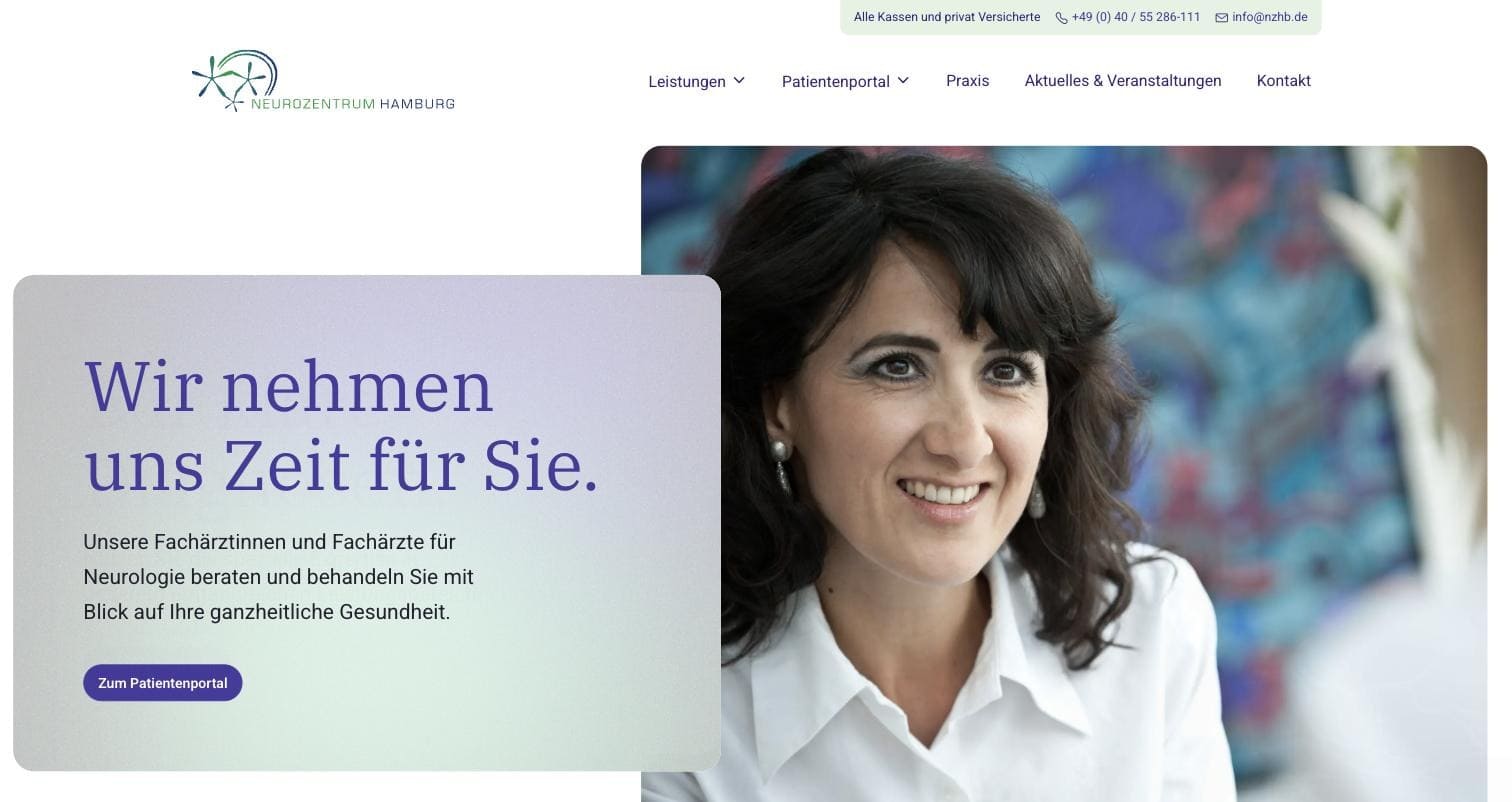 Startseite des Neurozentrums Hamburg mit dem Satz Wir nehmen uns Zeit für Sie in violetter Serifenschrift neben einem Foto einer Ärztin