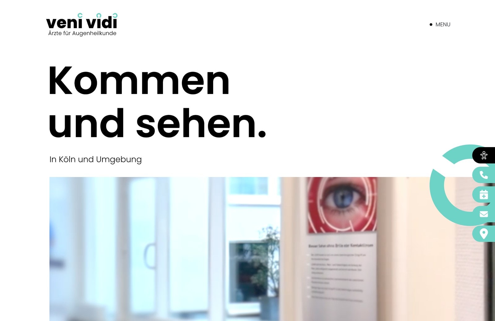 Startseite der Augenarztpraxis veni vidi in Köln mit dem Claim Kommen und sehen und einem Video aus den Praxisräumen